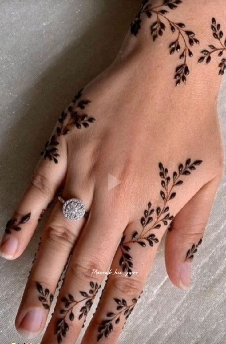 Front-Hand-Simple-Mehndi-Design-Images