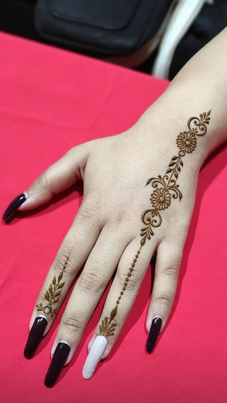 Front-Hand-Simple-Mehndi-Design-Images
