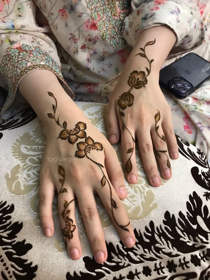 Front-Hand-Simple-Mehndi-Design-Images