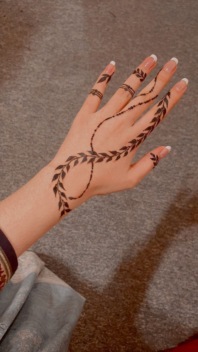 Front-Hand-Simple-Mehndi-Design-Images