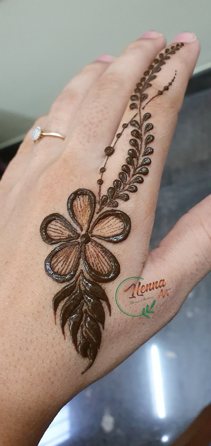 Front-Hand-Simple-Mehndi-Design-Images