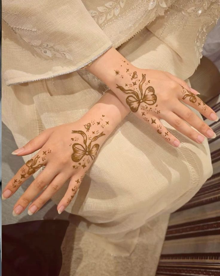 Front-Hand-Simple-Mehndi-Design-Images