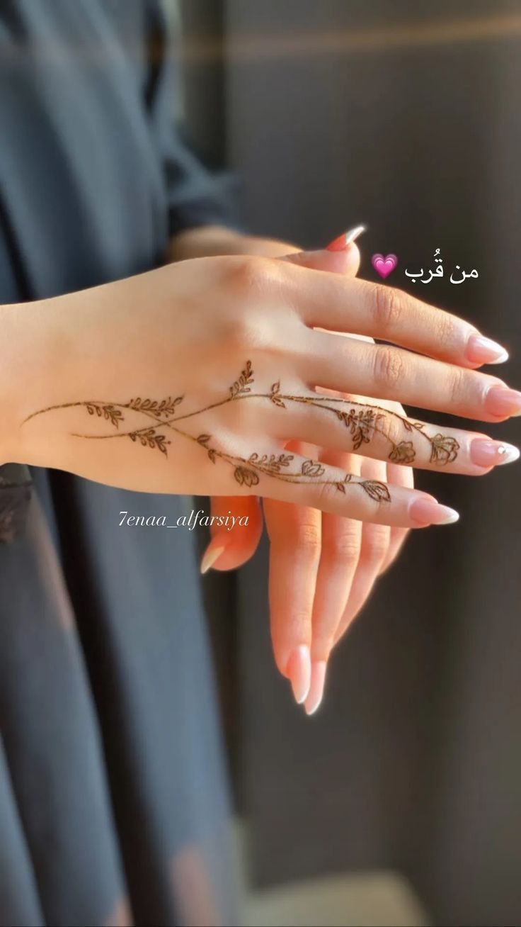 Front-Hand-Simple-Mehndi-Design-Images