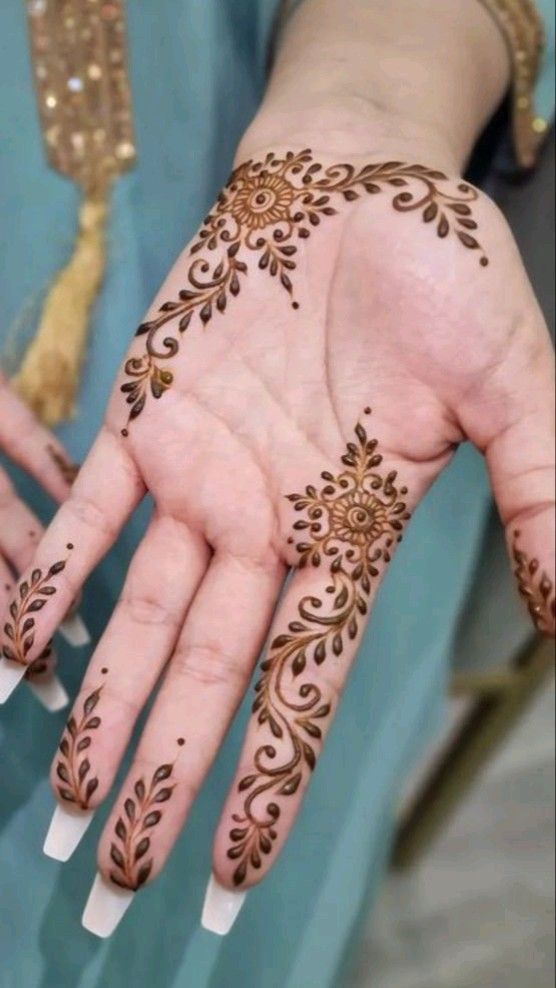 Front-Hand-Simple-Mehndi-Design-Images