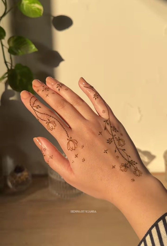 Front-Hand-Simple-Mehndi-Design-Images