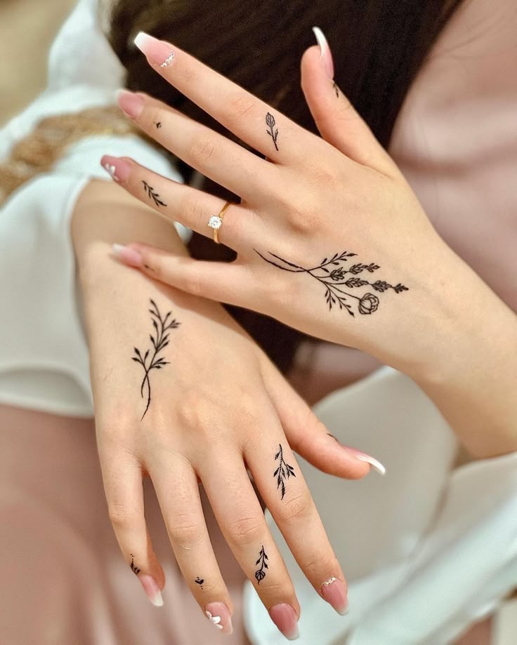 Front-Hand-Simple-Mehndi-Design-Images