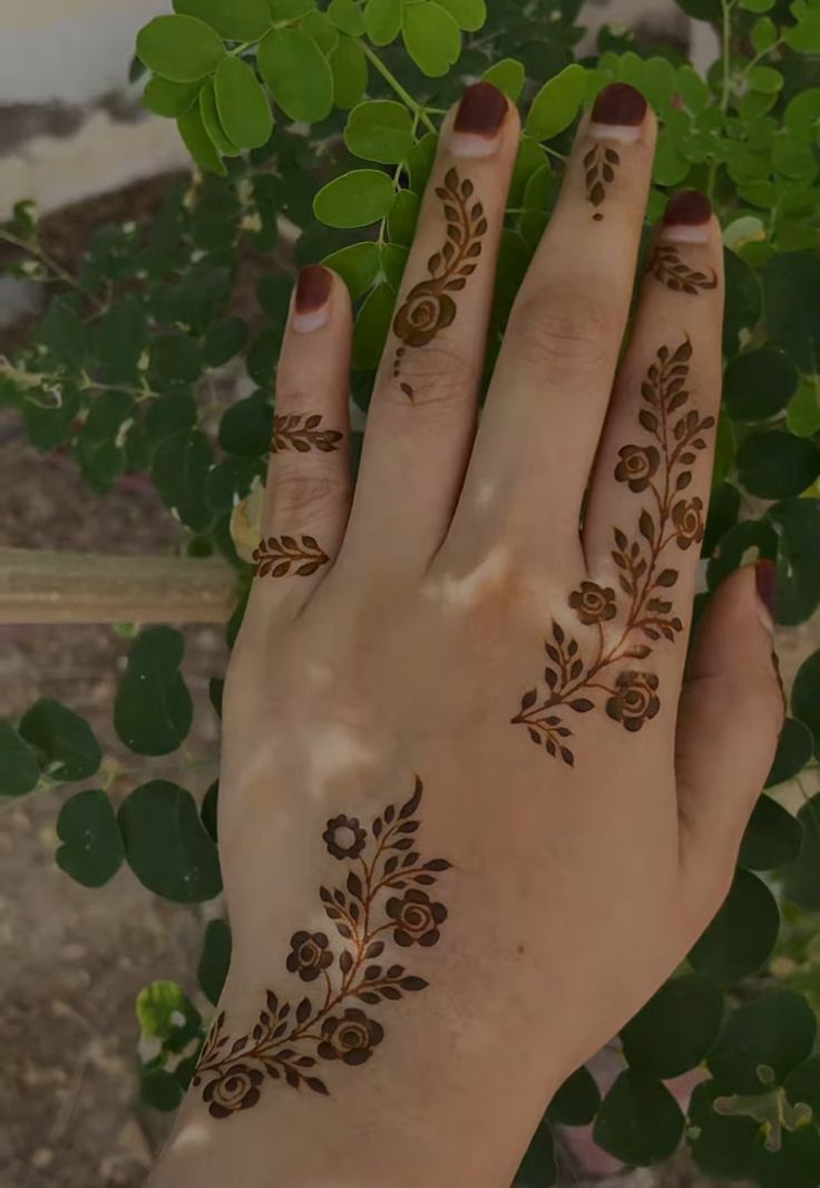 Front-Hand-Simple-Mehndi-Design-Images