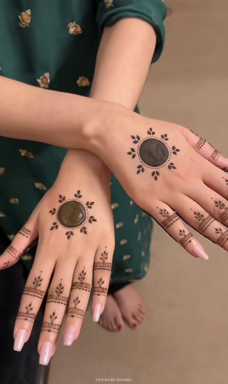 Front-Hand-Simple-Mehndi-Design-Images