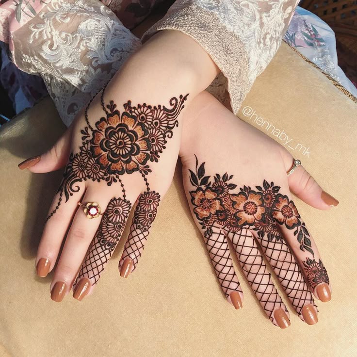 Front-Hand-Simple-Mehndi-Design-Images