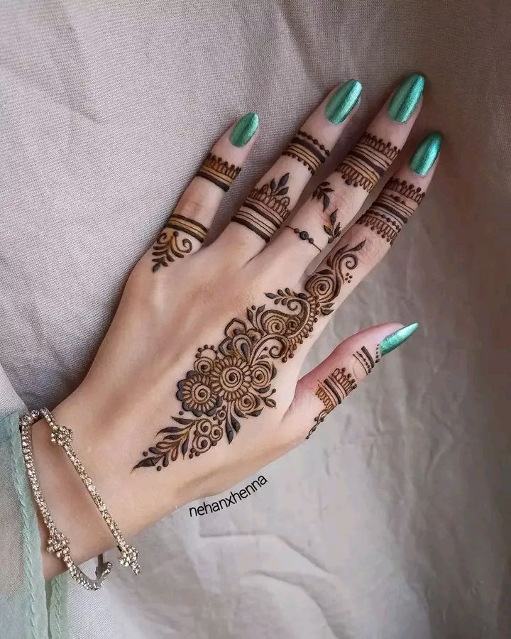 Front-Hand-Simple-Mehndi-Design-Images