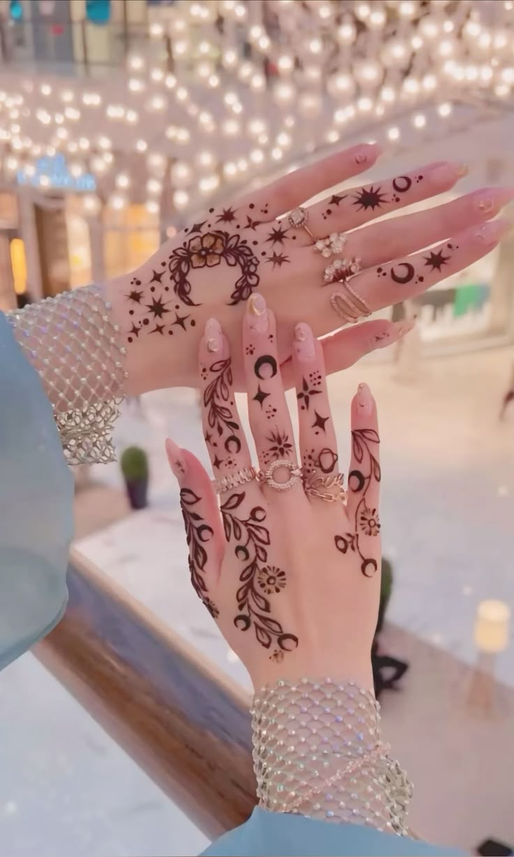 Front-Hand-Simple-Mehndi-Design-Images