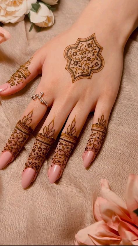 Front-Hand-Simple-Mehndi-Design-Images