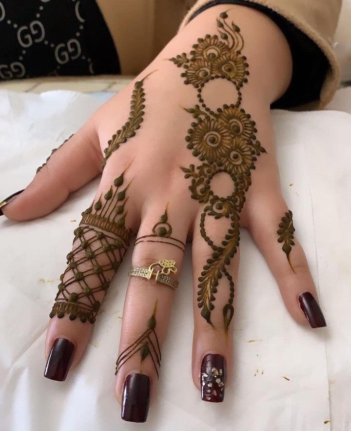 Front-Hand-Simple-Mehndi-Design-Images