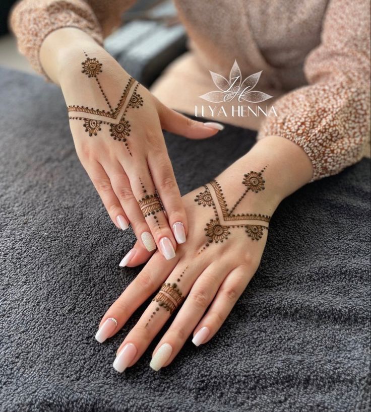 Front-Hand-Simple-Mehndi-Design-Images