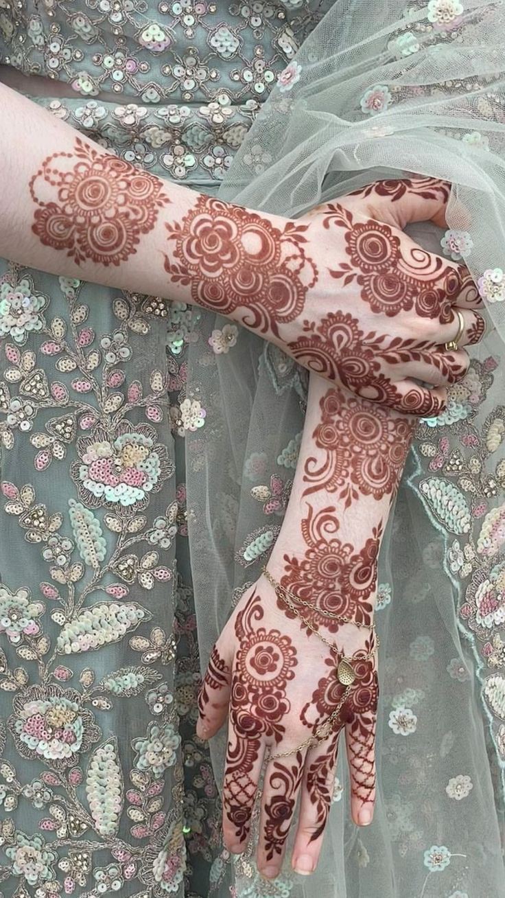 Modern-Full-Hand-Mehndi-Design