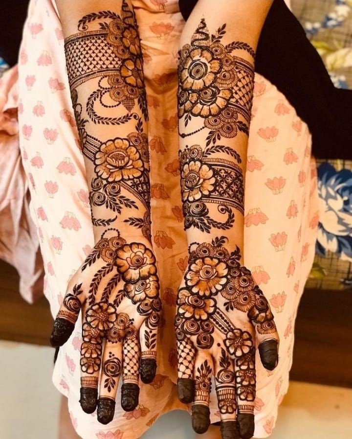 Modern-Full-Hand-Mehndi-Design