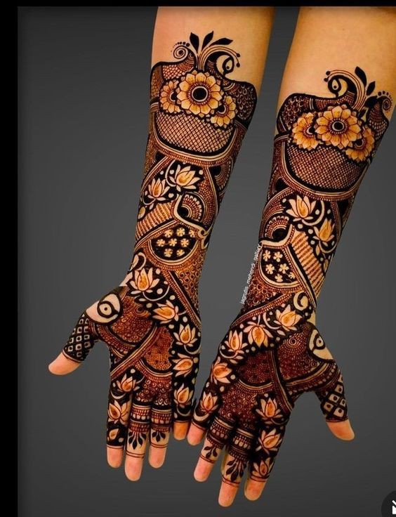 Modern-Full-Hand-Mehndi-Design