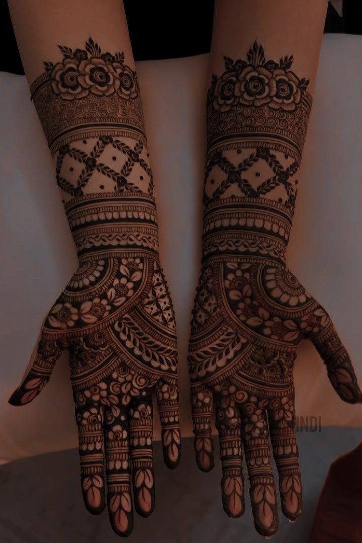 Modern-Full-Hand-Mehndi-Design