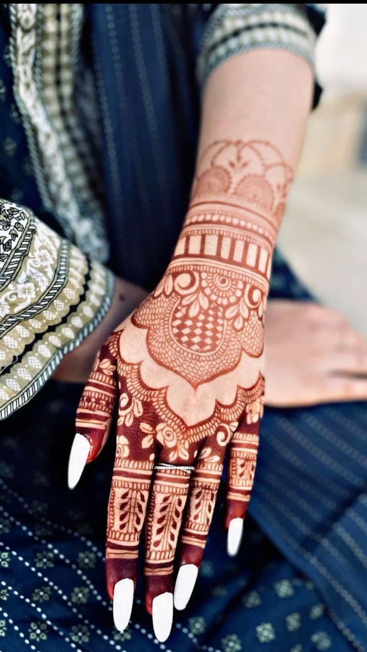 Modern-Full-Hand-Mehndi-Design
