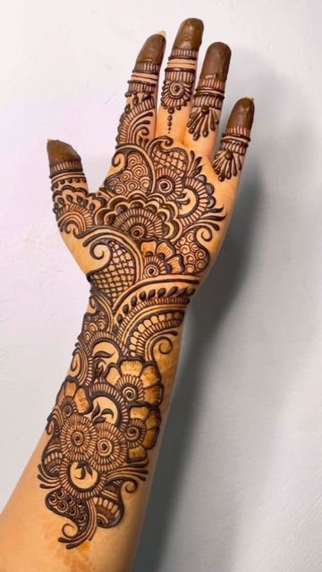 Modern-Full-Hand-Mehndi-Design