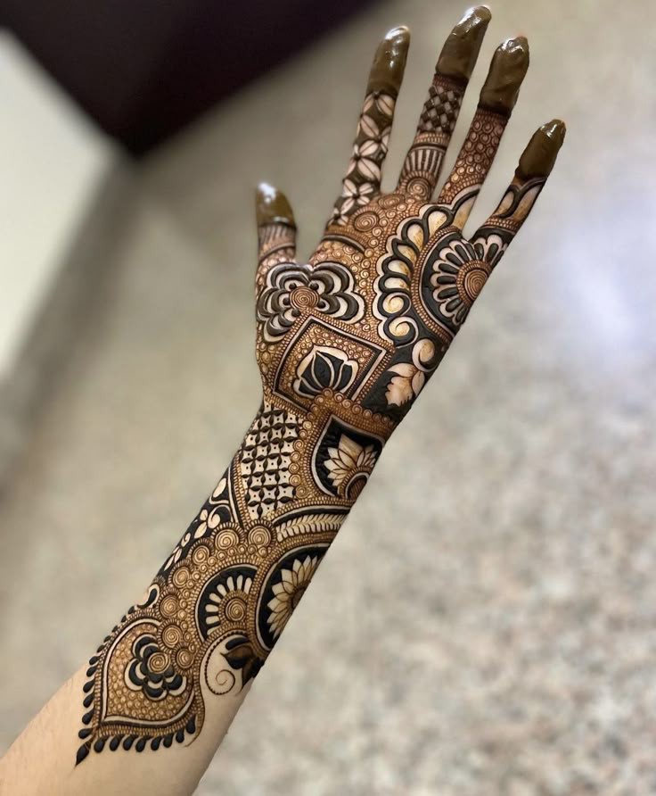 Modern-Full-Hand-Mehndi-Design