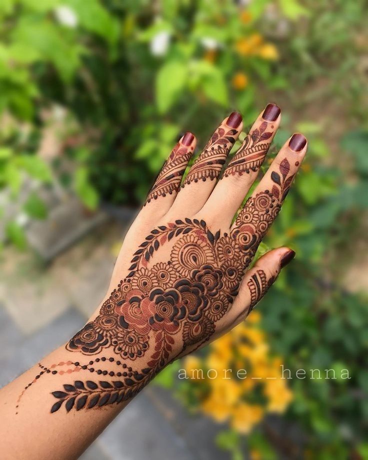 Stylish Back Hand Mehndi Design