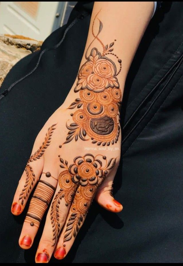 Stylish Back Hand Mehndi Design