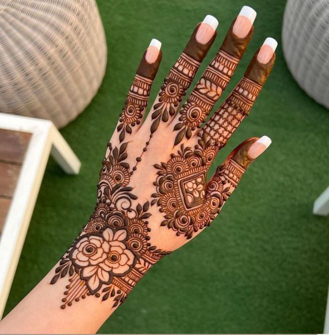 Stylish Back Hand Mehndi Design