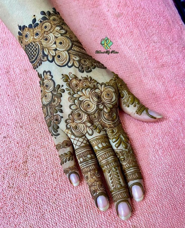 Stylish Back Hand Mehndi Design