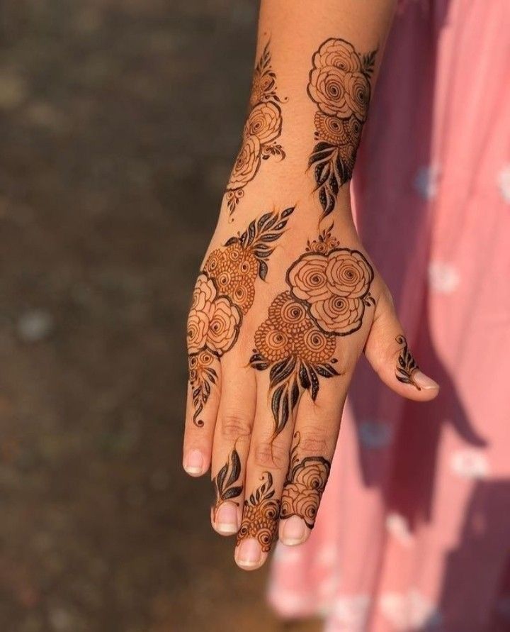 Stylish Back Hand Mehndi Design