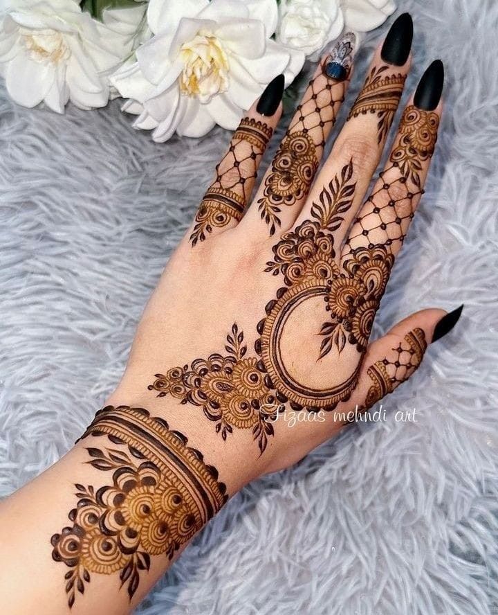 Stylish Back Hand Mehndi Design