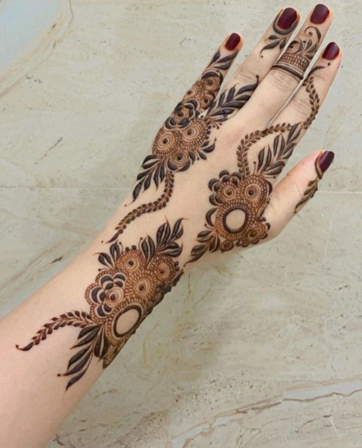 Stylish Back Hand Mehndi Design