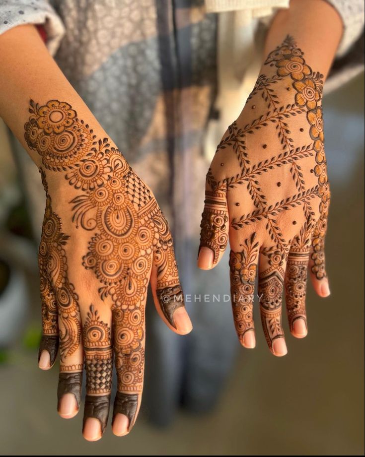 Stylish Back Hand Mehndi Design