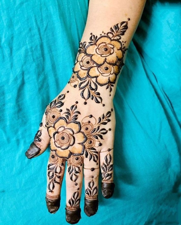 Stylish Back Hand Mehndi Design