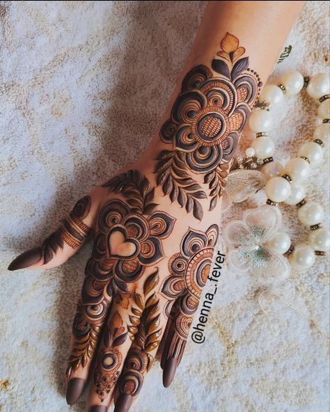 Stylish Back Hand Mehndi Design