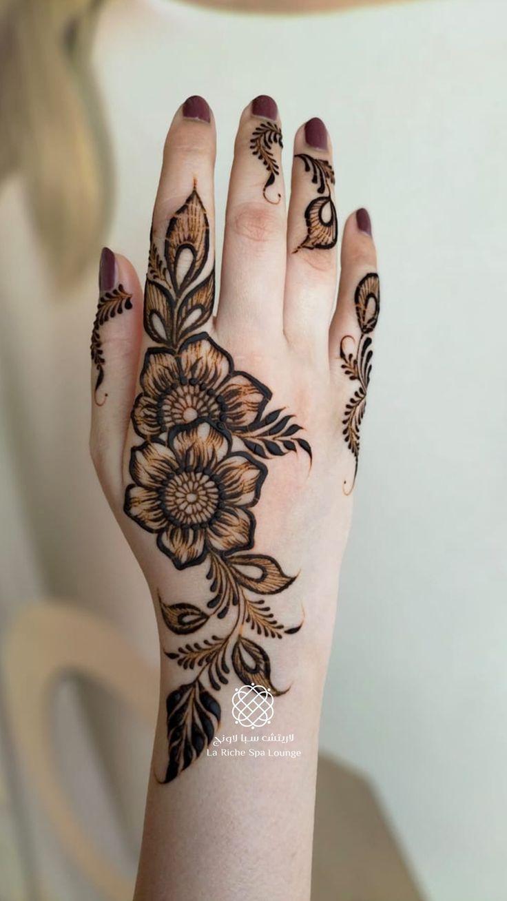 Stylish Back Hand Mehndi Design