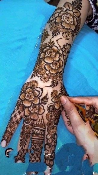 Stylish Back Hand Mehndi Design