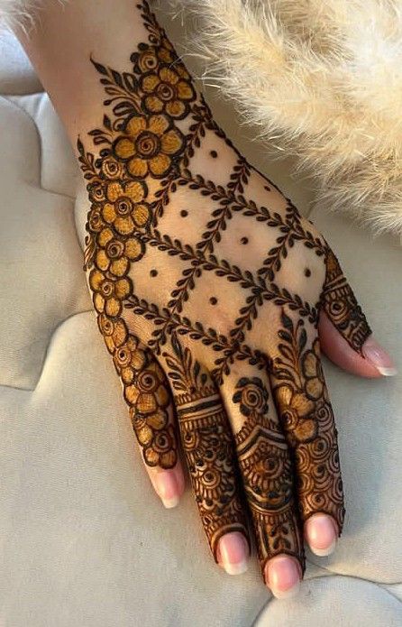 Stylish Back Hand Mehndi Design
