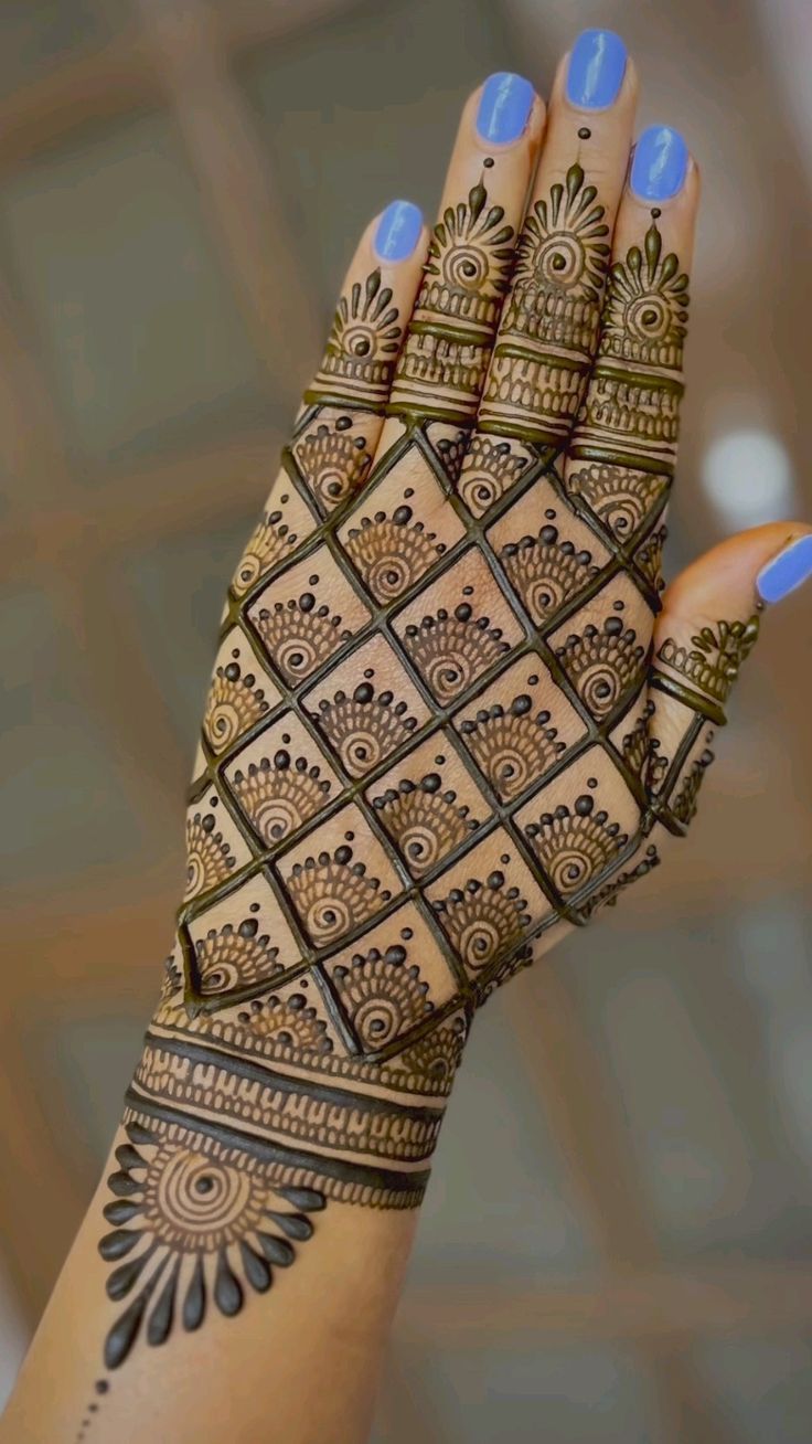 Stylish Back Hand Mehndi Design