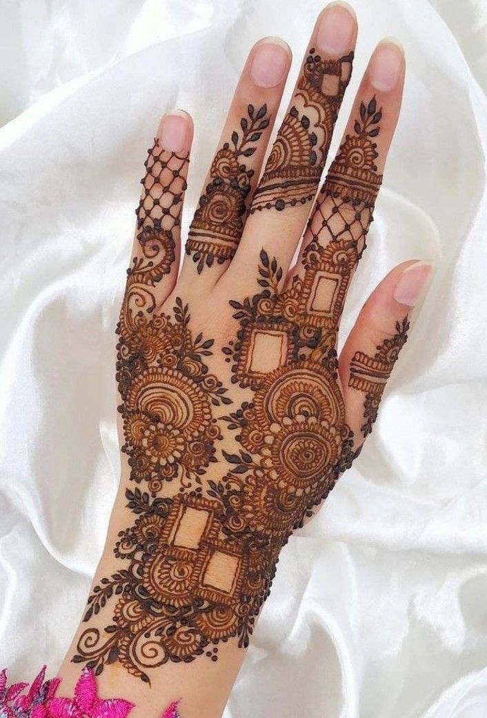 Stylish Back Hand Mehndi Design