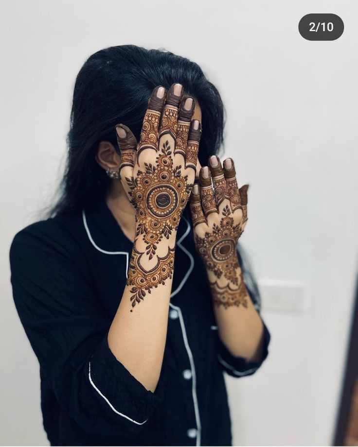 Stylish Back Hand Mehndi Design
