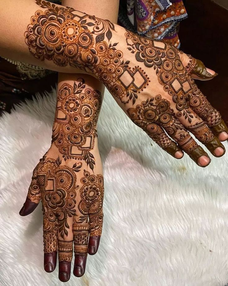 Stylish Back Hand Mehndi Design