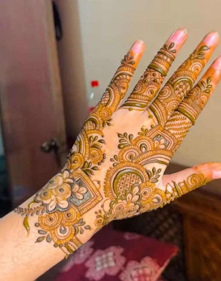 Stylish Back Hand Mehndi Design