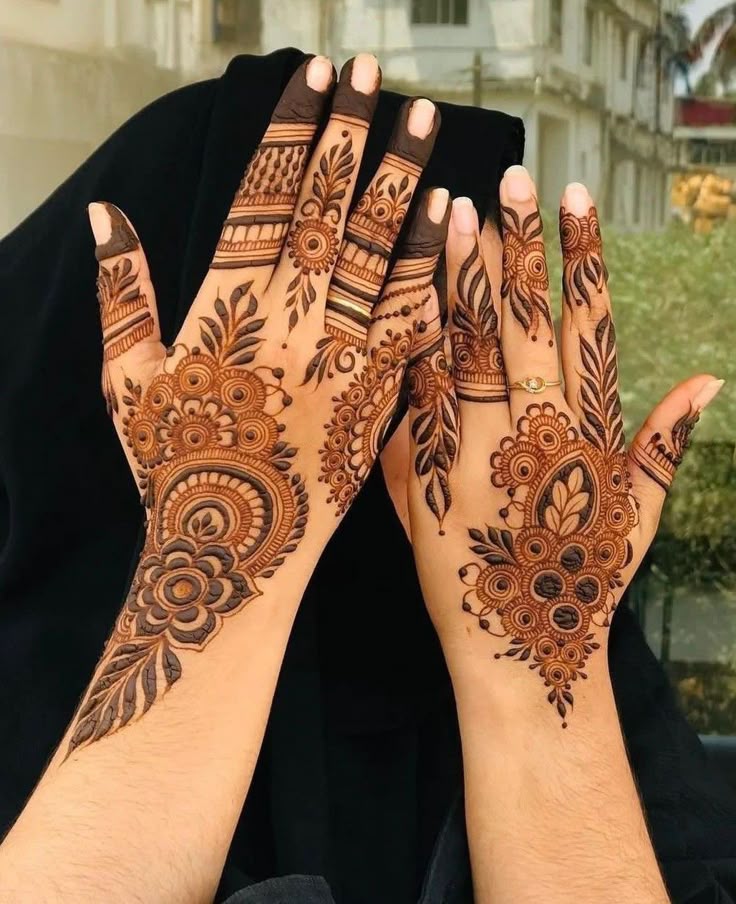 Stylish Back Hand Mehndi Design