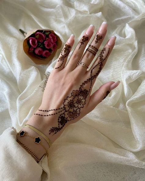 aesthetic-arabic-mehndi-design-back-hand aesthetic-arabic-mehndi-design-back-hand