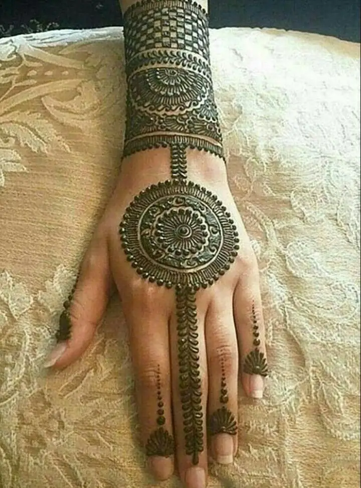 arabic-back-hand-mehndi-design-simple arabic-back-hand-mehndi-design-simple
