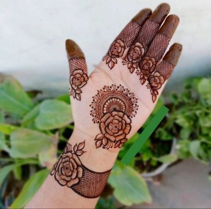 attractive-school-competition-royal-front-hand-mehndi-design attractive-school-competition-royal-front-hand-mehndi-design