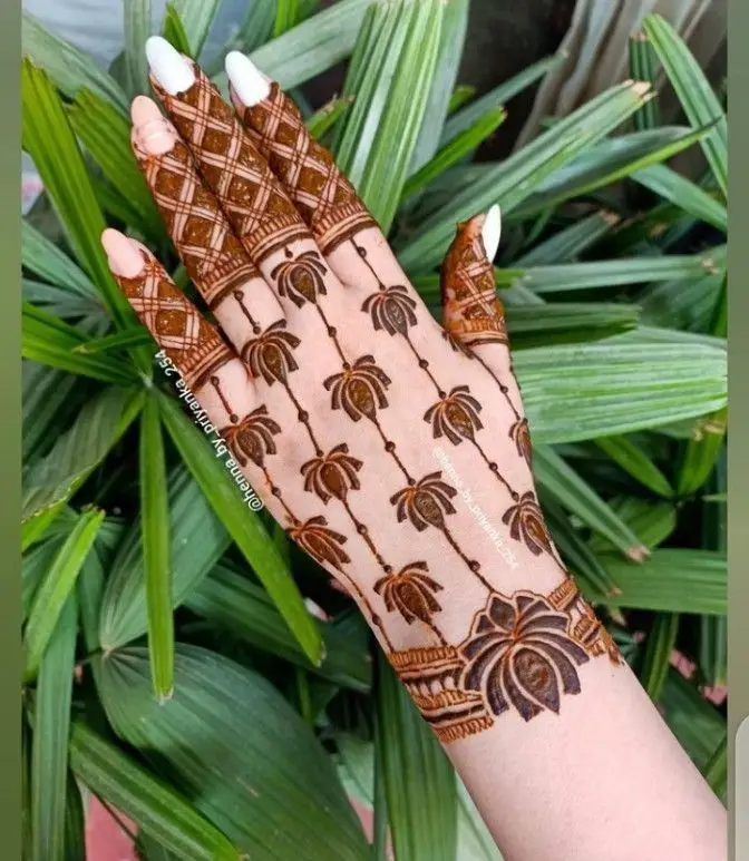 back-hand-mehndi-design-circle-flower back-hand-mehndi-design-circle-flower
