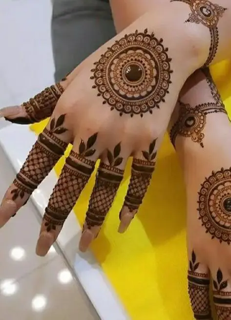 back-hand-mehndi-design-easy-and-simple back-hand-mehndi-design-easy-and-simple