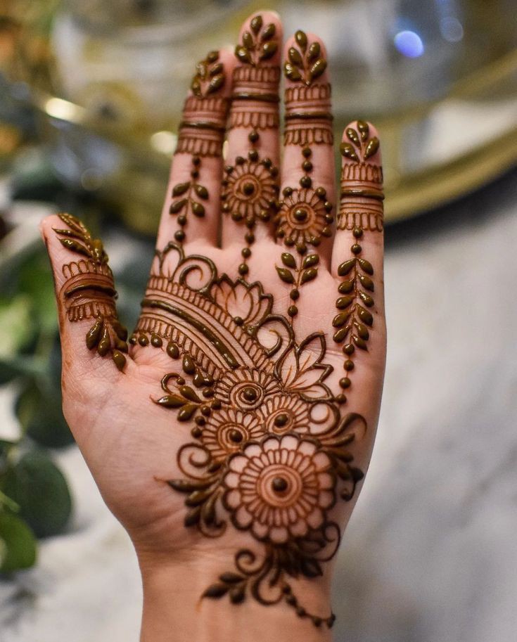bail-royal-front-hand-mehndi-design bail-royal-front-hand-mehndi-design